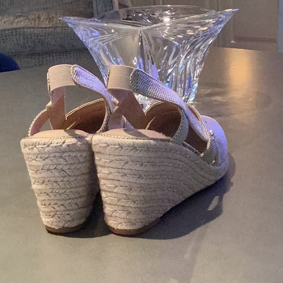 Ralph Lauren cream/gold metallic wedges, SZ 7.5.  Cotton upper and lining.  NWOT - Picture 4 of 7